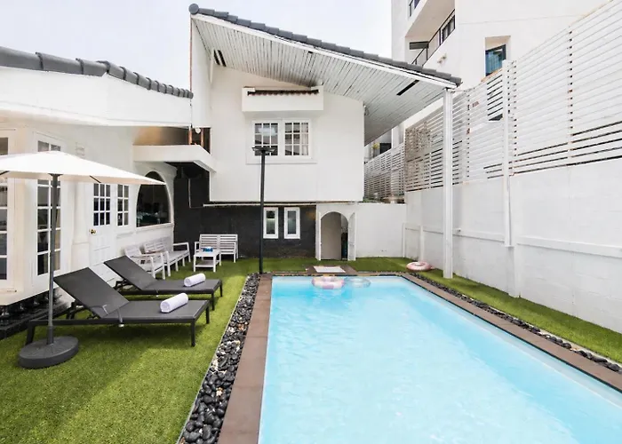 Elegant 5br Pool In Bangkok-peaceful 度假居