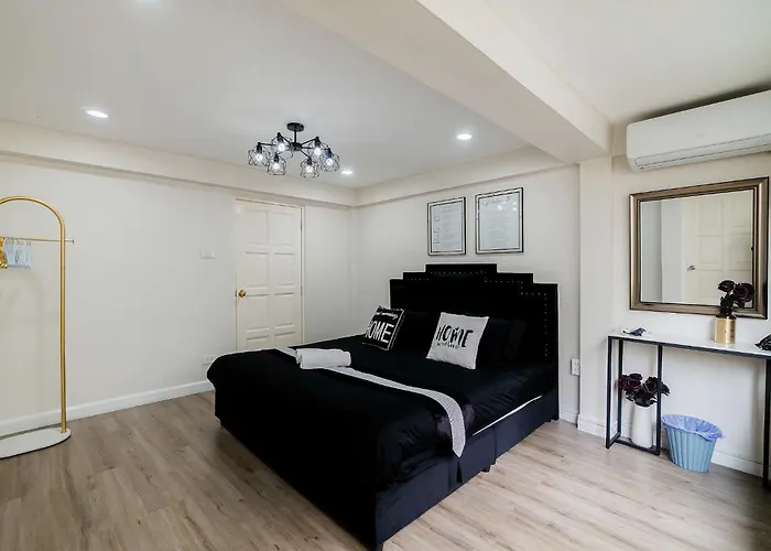 Elegant 5br Pool In Bangkok-peaceful 度假居
