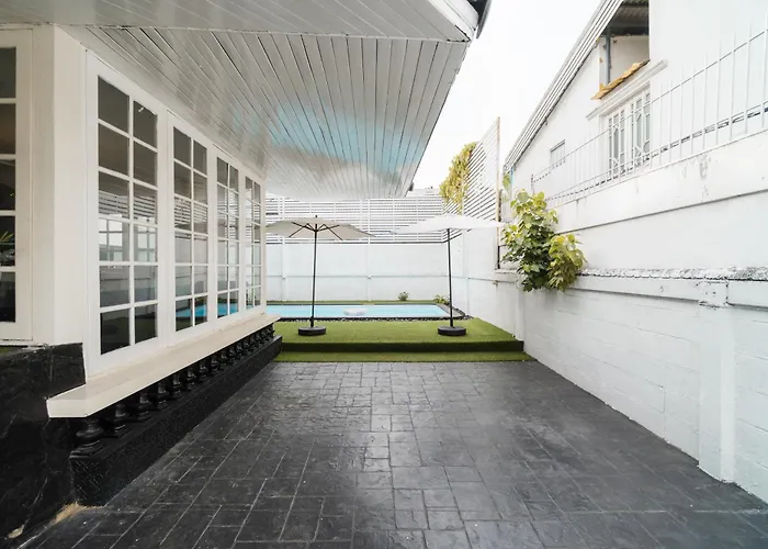 Elegant 5br Pool In Bangkok-peaceful 度假居