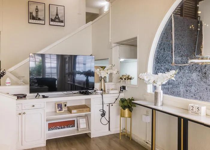 Elegant 5br Pool In Bangkok-peaceful 度假居